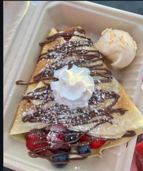 Nutella and lechera crepe close-up from the cart